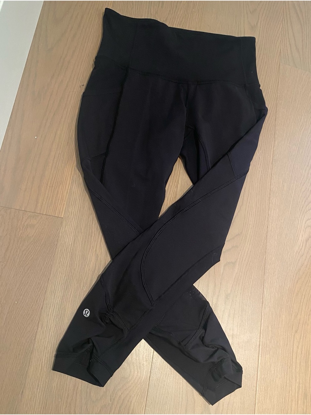 Lululemon Women's Black High-Rise Athletic Leggings crop